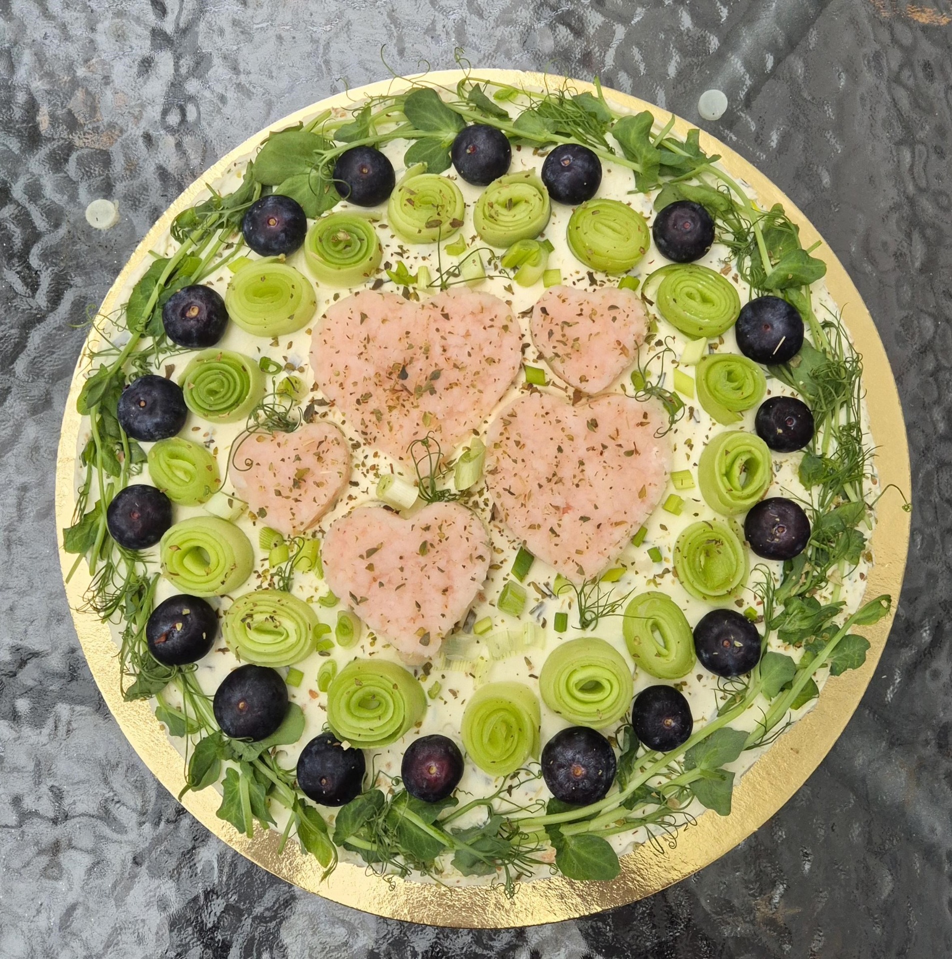 Katkarapuvoileipäkakku